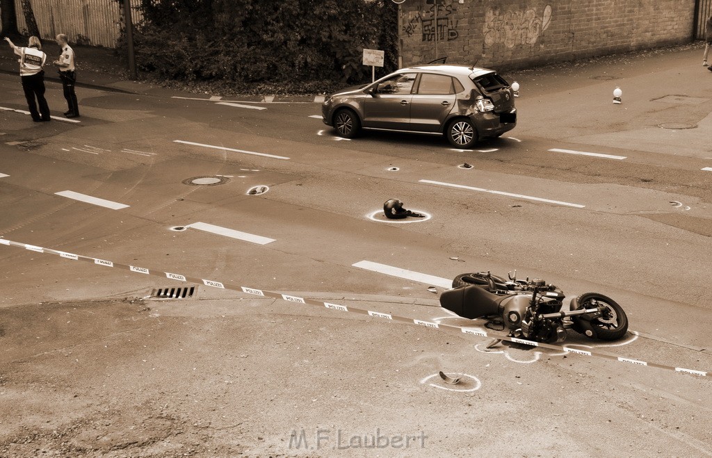 Schwerer Krad PKW Unfall Koeln Muelheim Am Springborn Cottbuserstr P065.JPG - Miklos Laubert